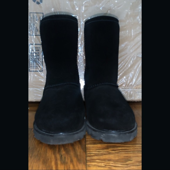 Waterproof Black BearPaw Boots - Picture 2 of 3